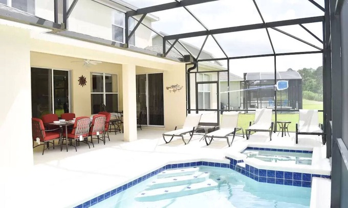 Trafalgar Village Villa | Spacious Luxurious 6 Bedroom 5 Bath Villa Sleeps 12 Pool, Jacuzzi, near Disney