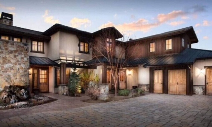 Pronghorn House | Spacious Luxury Townhome in Juniper Preserve at Pronghorn Golf Resort. n