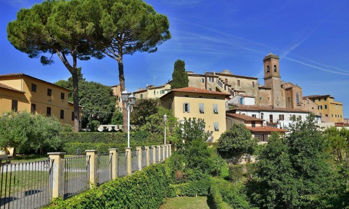 Lari Apartment | Spacious Mansion, Casciana