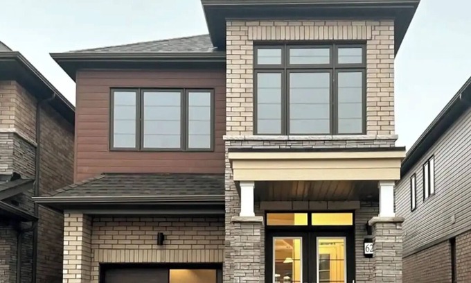 County of Brant House | Spacious & Modern 4 BR House