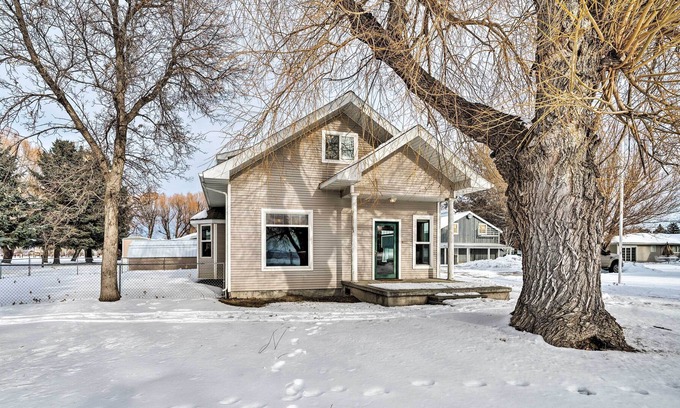 Manhattan House | Spacious Montana Getaway, 35 Mi to Bridger Bowl!
