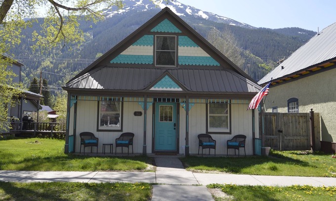 Silverton House | Spacious Mountain Retreat in Silverton – Perfect for Groups & Families