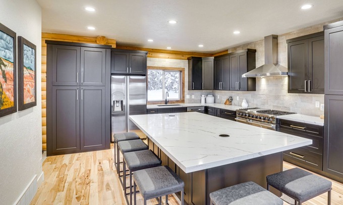 Steam Engine Meadows Cottage | Spacious Mtn Manor, 1 Mi to Brian Head Resort!