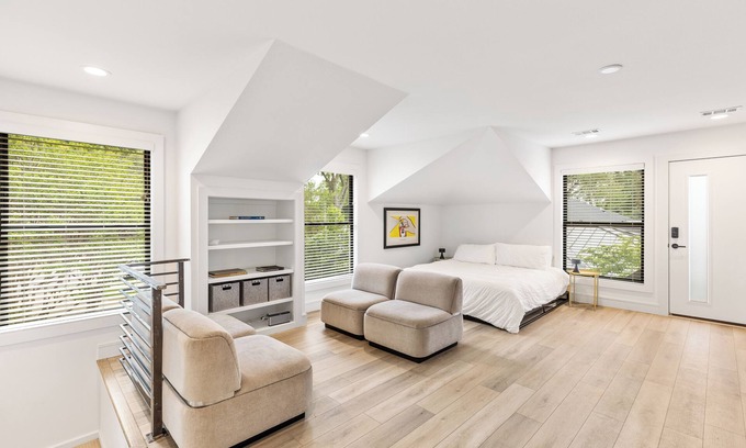 Dallas House | Spacious Oasis: Pool-Patio-Grill