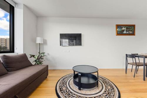Dickson Apartment | Spacious & Open 2 bd 2bth Unit in Canberra City