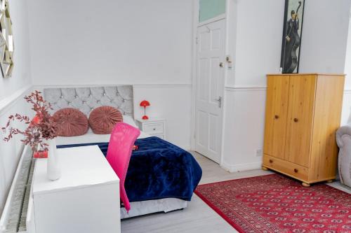 Leigh Other | Spacious Pad - Close to Sports Village, Leigh Market, Mesnes Park - Parking - Wifi