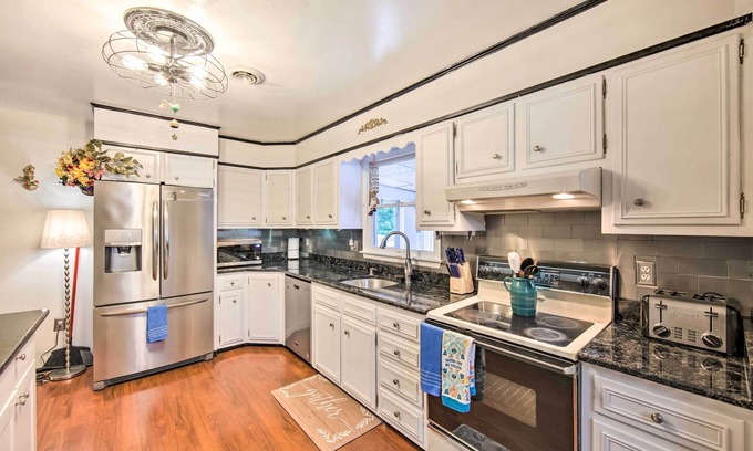 Palmyra House | Spacious Palmyra Home w/Fire Pit & Deck!