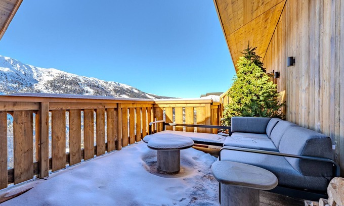 Meribel Centre Apartment | Spacious penthouse with 5* concierge, 5 bedrooms