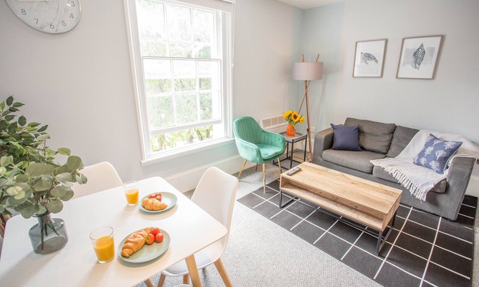 Oxford Apartment | Spacious, Pet-friendly 1DBL Bed by South Park