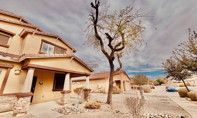 Laveen Ranch House | Spacious pet friendly w/pool and bbq area two-story house and office space.