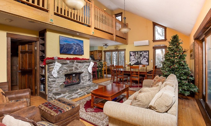 Killington House | Spacious Private 4 Bedroom - 3 Bath house 5 min to skiing, biking, hiking, golf.