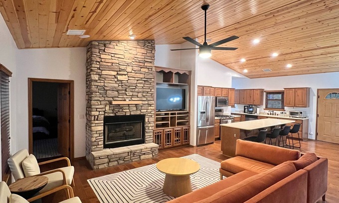 Show Low House | Spacious retreat in the Pines