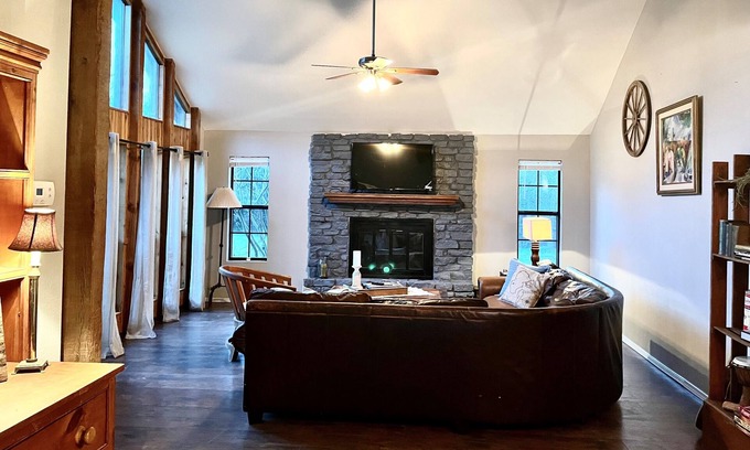 Cedar Creek House | Spacious rustic retreat with fireplace, outdoor ambiance close to hiking trails.