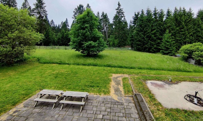 Friedrichshoehe House | Spacious semi-detached house with wood stove located directly on the Rennsteig