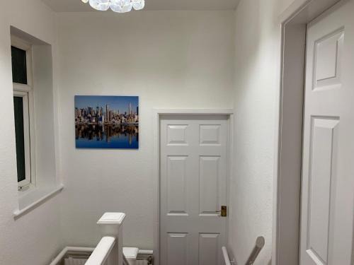 Leigh Apartment | Spacious semi detached house