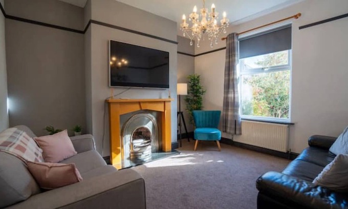 Lytham St. Anne's House | Spacious, sleeps 8, dog friendly, safe gardenn