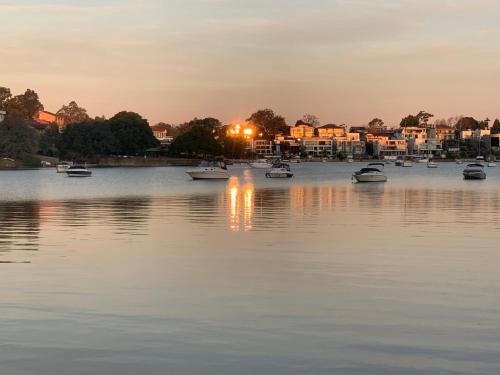 Putney Apartment | Spacious Studio-2 Beds, Short drive to Parklands & Olympic