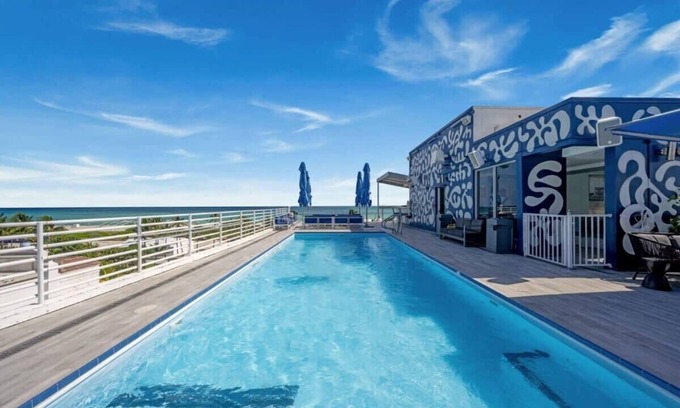 Miami Beach Condo | Spacious Studio *Rooftop Pool & Bar w/Ocean View
