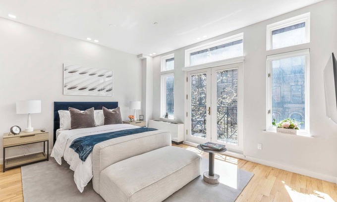 Central Park South House | Spacious Studio with Charming Juliet Balcony