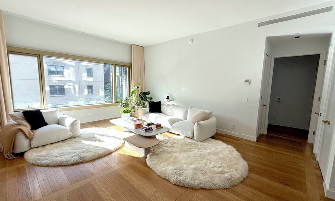 Tribeca Condo | Spacious Stunning 1BR condo in Tribeca with Gym