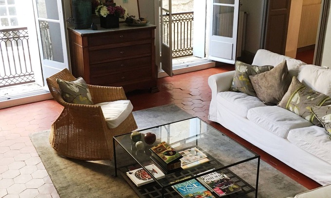 Pezenas Apartment | Spacious, stylish, comfortable apartment in the historic ❤️ of Pézenas.