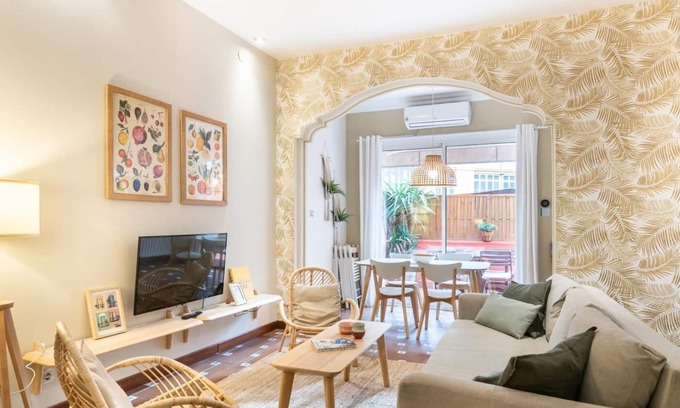 Sant Antoni Apartment | Spacious & sunny Apt w/terrace in the city center