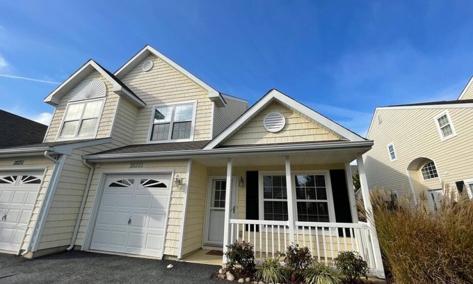 Keys Of Marsh Harbor House | Spacious Townhouse w/Pool, Porch & Beach Access – Family-Friendly Fun