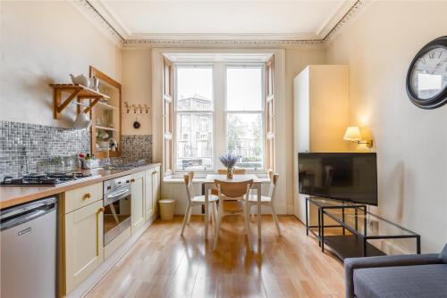 West End Apartment | Spacious & Unique city central 1 bed with WiFi
