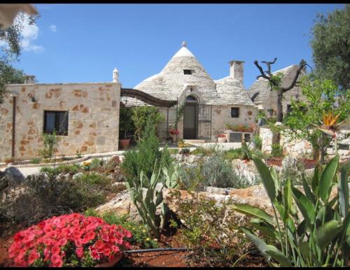 Alberobello Villa | Spacious Villa with Private Pool in Castellana Grotte