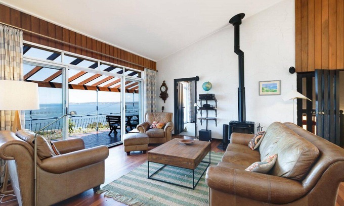 Killcare Heights House | Spanish Fiesta - Dog Friendly & Free Wifi