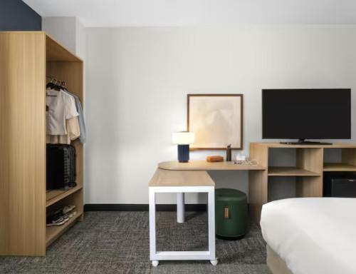 Cote-Des-Neiges—Notre-Dame-De-Grace Hotel | Spark By Hilton Montreal Midtown