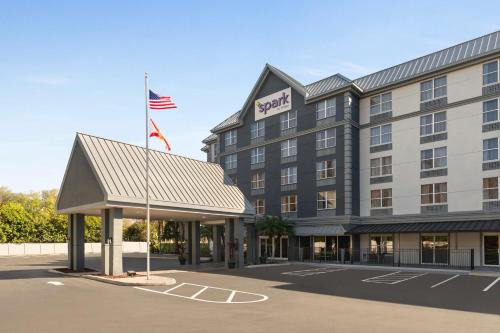 Florida Center Hotel | Spark by Hilton Orlando Universal Blvd