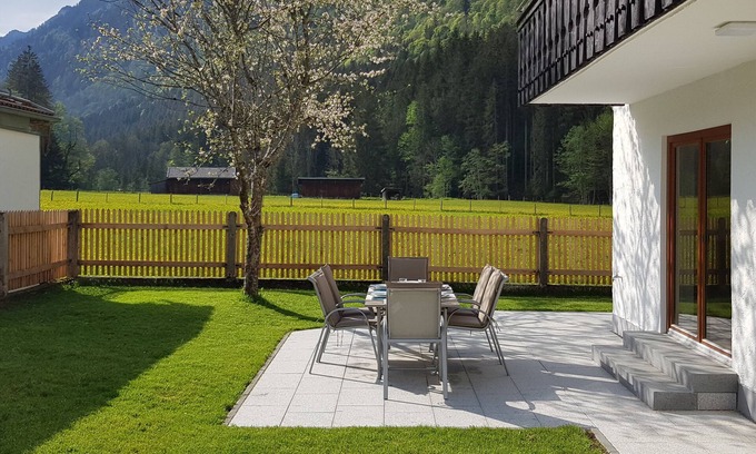 Ettal Apartment | Spatious and Modern Vacation Rental - Newly remodeled in 2020