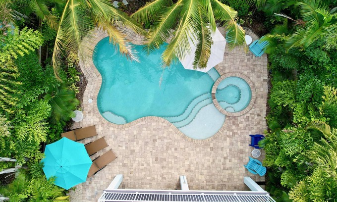 Holmes Beach Villa | Special Rates- Beautiful 4BR Home with Pool, Jacuzzi, game room and beach gear