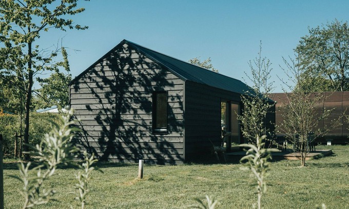 Ouddorp Cottage | Specially designed chalet with dishwasher, in a holiday park near the sea