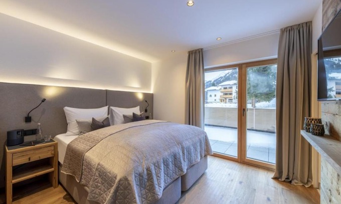Sankt Anton am Arlberg Hotel | Spectacular magnificent chalet - Cortino