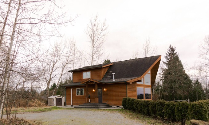 Blaine Ski Chalet | Spectacular indoor/outdoor views on a secluded part of Drayton Harbor.