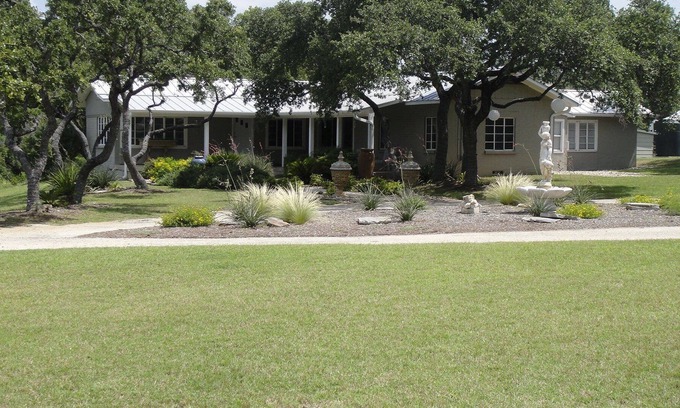 Leander House | Spectacular Lake Travis Luxury Property Minutes from Downtown and the Arboretum