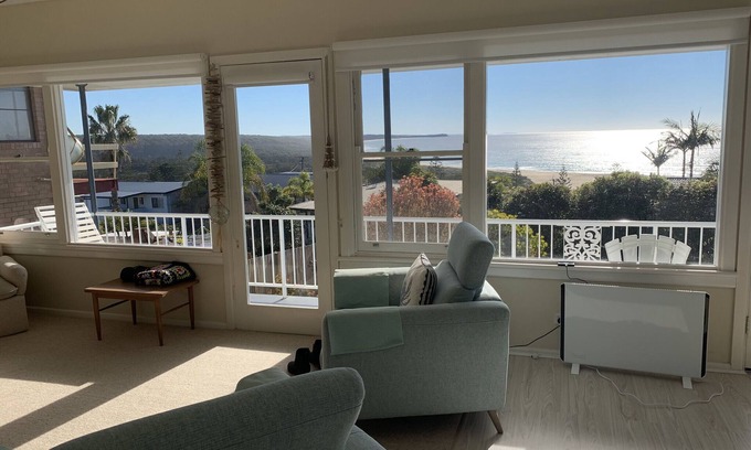 Dalmeny House | Spectacular Ocean views from this perfect updated 60's Beach House