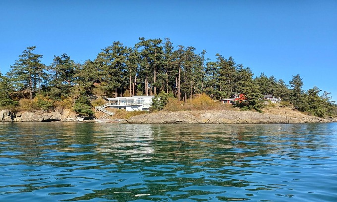 La Conner House | Spectacular Skagit Bay Beach House with Dramatic Views