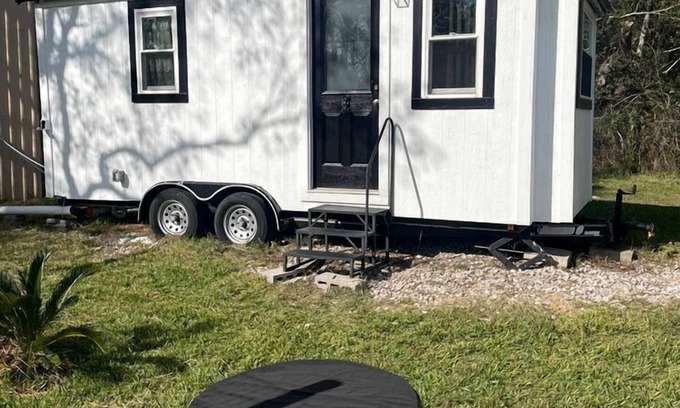 Alvin House | Spectacular Tiny House with Nice Sights in Alvin, Texas