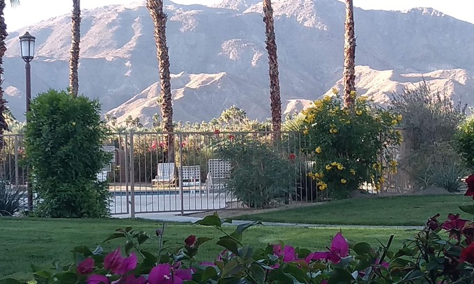 Rancho Mirage Condo | Spectacular view, steps to pool/jacuzzi at Sunrise Country Club-winter available