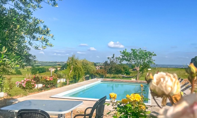 Sainte-Croix-Du-Mont House | Spend a peaceful holiday in this holiday home in relaxed surroundings.