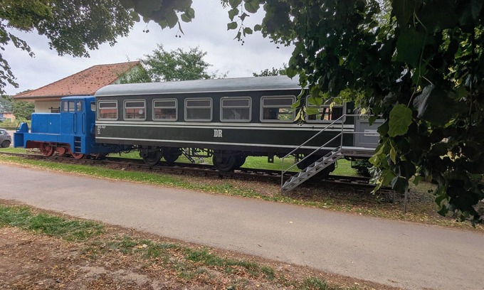 Kirchheilingen Apartment | Spend the night in a railroad carriage - nostalgia & comfort in Thuringia