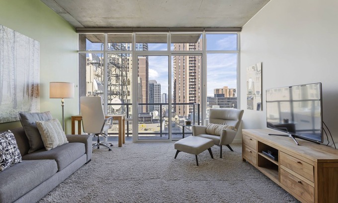 Downtown Denver Condo | SPIRE 2007 - 20th Floor Stunner, amazing views