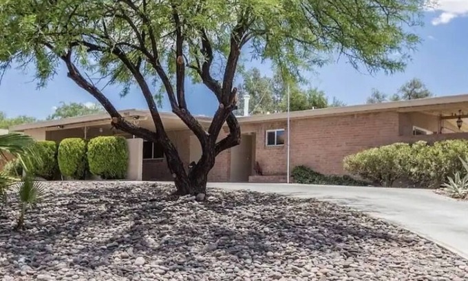 El G.H.E.K.O. House | Splash around in a private pool, Beautiful modern home fully updated.