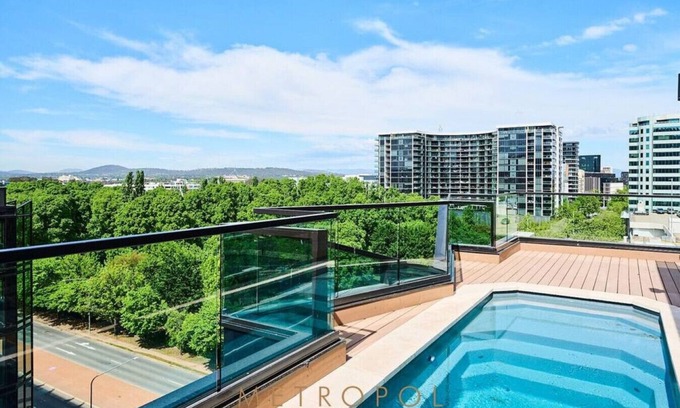Reid Apartment | Splendid 2bd 1bth 1csp Apt - Superb CBD Location