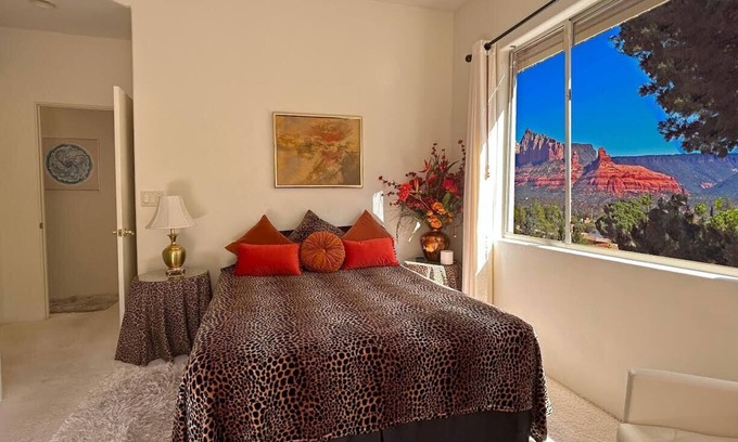 West Sedona Apartment | Splendid Studio- Red Rock View!