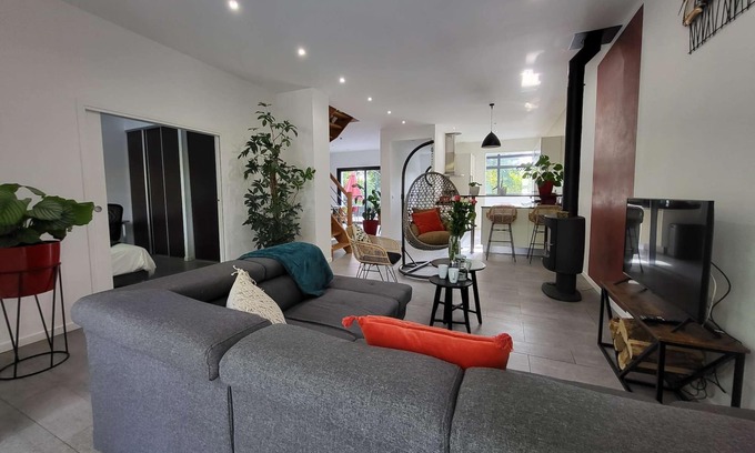 Verrieres-le-Buisson Villa | Splendid Villa: Spa & Billiards & Air Hockey access to RER 35 min from Paris