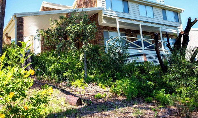 Surf Beach House | Split Level 4 Bed House - Moments from The Beach